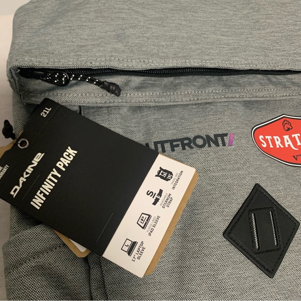 NWT Dakine Infinity Stratton pack 21L Gray and Black Men's laptop Backpack - Picture 2 of 2